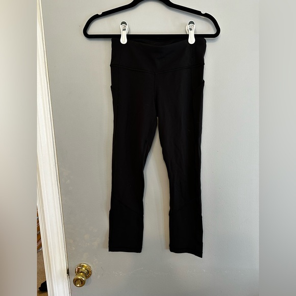 LuluLemon Black Leggings Size 4 w Zippered Waist Pouch & Pockets. - Picture 4 of 5